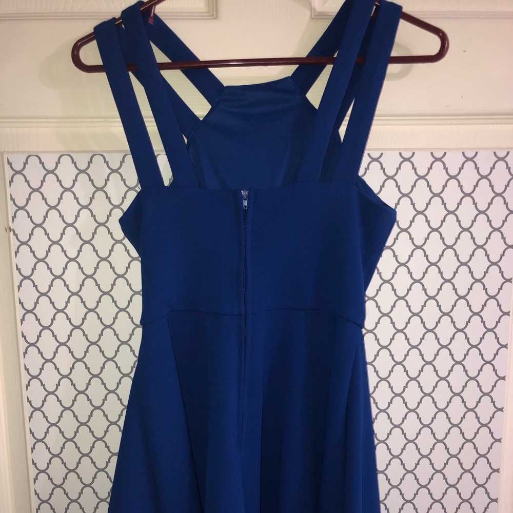 B. Smart dress - Picture 2 of 4